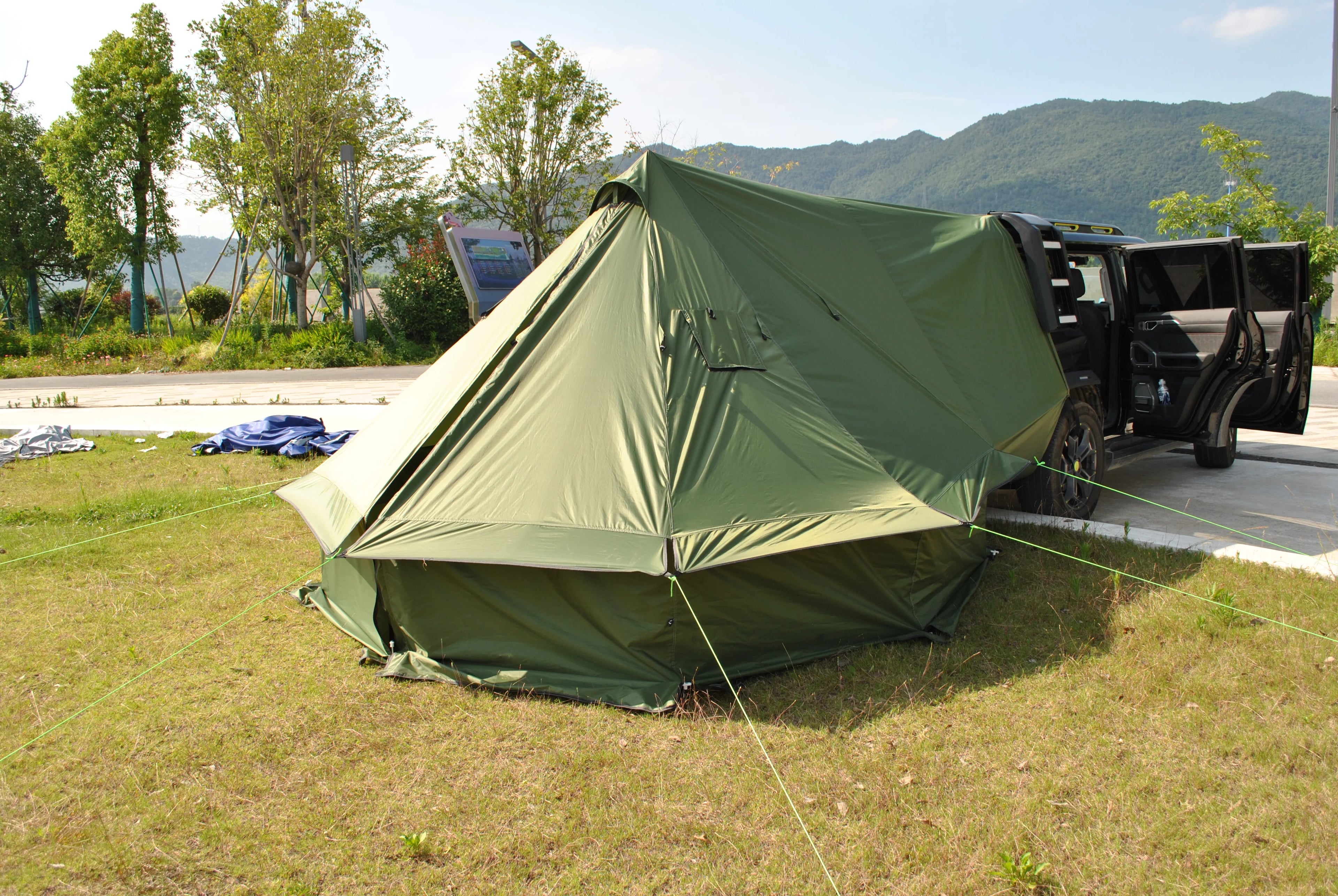 Car Rear Bell Yurt Tent with Stove Jack, Waterproof Luxury Car Rear Yurt Tent for Family Outdoor Camping,Car Rear Mongolian Tent